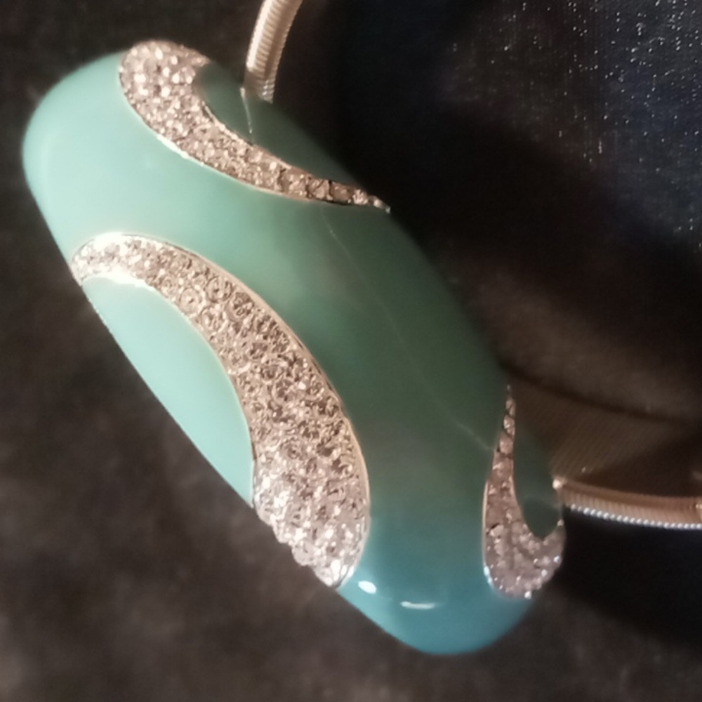 Charming Charlie Teal Hinged bangle bracelet paisleys crystal design. Nwot